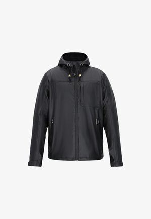 Chaqueta negra impermeable con cremallera en la parte delantera, capucha ajustable con cordones y un bolsillo en el pecho. Textura sintética suave.