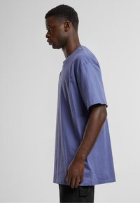 Karl Kani SMALL SIGNATURE ESSENTIAL TEE - Print T-shirt - dark blue