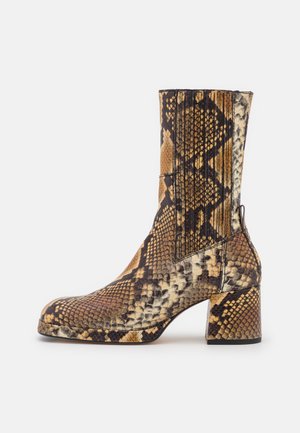 Botas con plataforma - beige