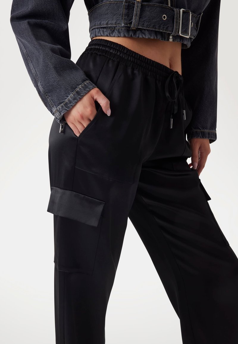 GUESS® Pantalone jogger cargo vestibilità slim Donna