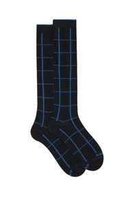 Calze nere fino al ginocchio con motivo a reticolo blu e un piccolo logo blu vicino alle dita, esposte affiancate su uno sfondo bianco.