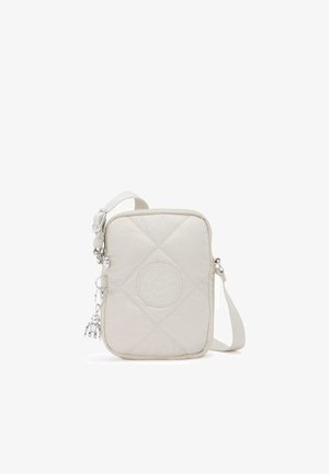 Borsa a tracolla trapuntata di colore beige chiaro con un logo circolare e accessori in metallo argentato. Dotata di tracolla removibile e chiusura a zip.