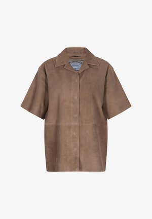 Brązowa skórzana kurtka krótki rękaw z kołnierzem, o prostym kroju z widocznym szwem z przodu i po bokach.