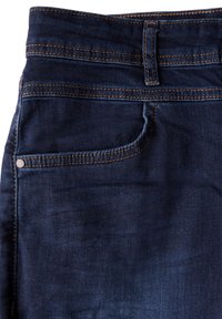 Mörkblå denimjeans med en slät yta, standard femficksdesign och kontrasterande gula sömmar längs sömmarna.