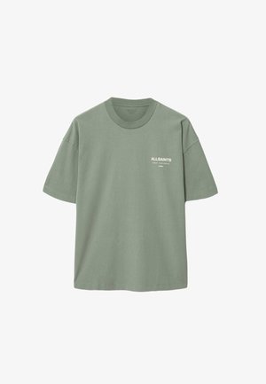 Olivgrünes T-Shirt aus Baumwolle mit kurzen Ärmeln, auf der linken Brust mit "ALLSAINTS" und japanischem Text in Weiß bedruckt.