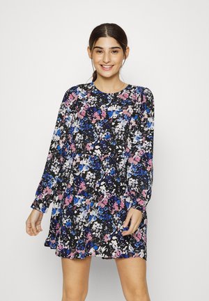 Vestido com estampado floral, com decote redondo, mangas longas e bainha evasê nas cores preto, rosa, azul e branco. Tecido suave e leve.