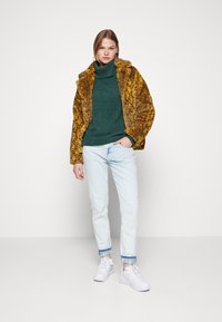 VILA JULI ROLLNECK NOOS - Neule - pineneedle