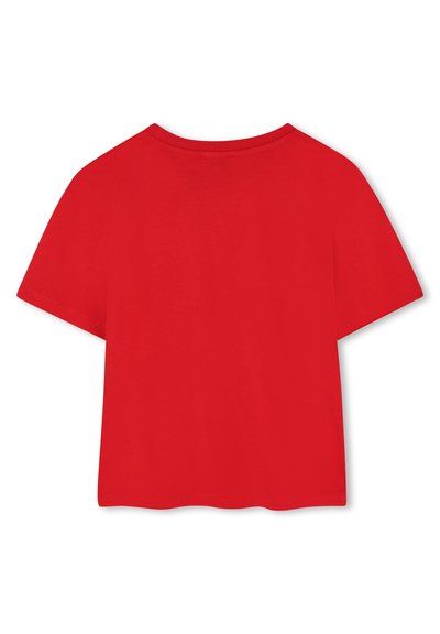 Rood T-shirt met korte mouwen en een ronde halslijn, gemaakt van een gladde, katoenen textuur. De achterkant is eenvoudig en heeft geen zichtbare patronen of accenten.