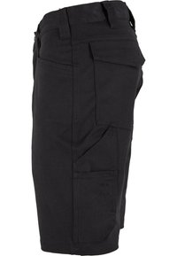Pantaloni cargo neri realizzati in materiale misto cotone. Presentano molteplici tasche, una vita piatta e una linea dritta che si ferma sopra il ginocchio.
