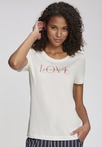 Cremfarbene Kurzarm-T-Shirt, Rundhals, mit dem Aufdruck "LOVE yourself" in Orange und Schwarz. Weicher Stoff, lockere Passform, schlichtes Design.