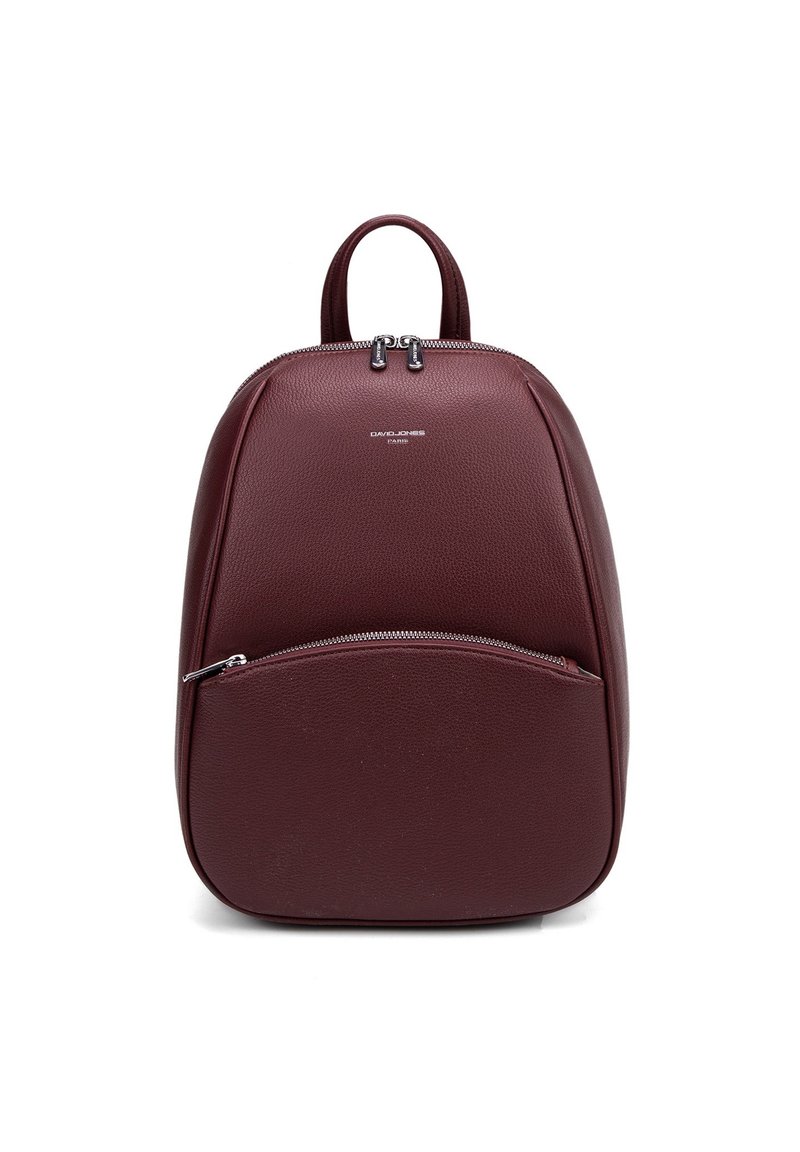 Sac à dos en cuir bordeaux de forme arrondie, doté d'une poche avant zippée et de deux poignées supérieures. Texture lisse et détails minimaux.
