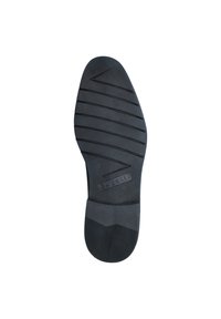 Zwarte rubberen zool met gestructureerde grippatronen, met een lichte hak en een gestempeld logo. Het ontwerp omvat schuine groeven voor grip.