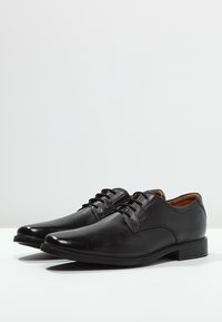 Clarks Stringate - black