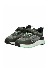 Zapatillas deportivas grises y verdes con parte superior de malla, correas de velcro ajustables y suelas de goma con un acento texturizado en verde menta.