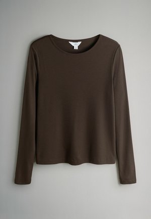 Brun langærmet t-shirt lavet af ribstrikket stof med rund halsudskæring og afslappet pasform, med en glat tekstur og uden synligt pynt.