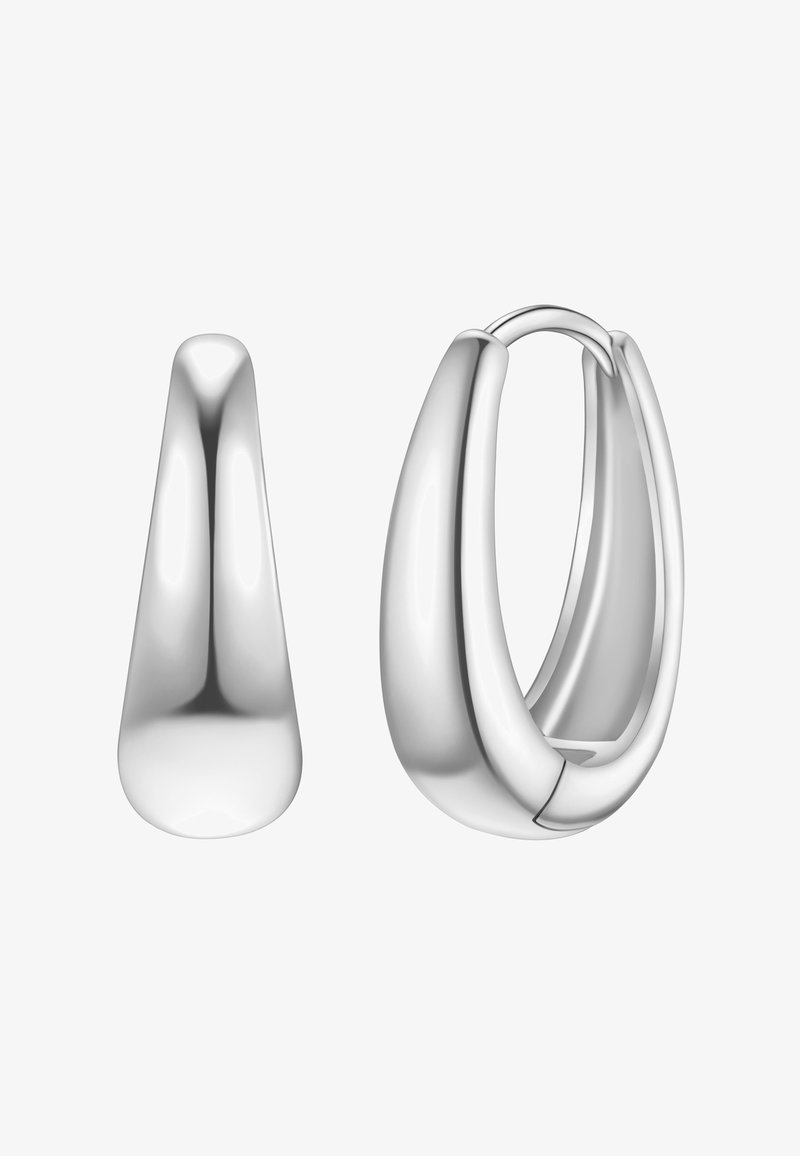 Pendientes de aro de plata con un acabado pulido, curvas suaves y un cierre articulado para facilitar su uso. El diseño enfatiza la simplicidad elegante.