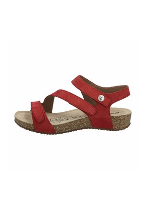 Sandalia de ante rojo con dos correas entrelazadas y una correa trasera ajustable. Cuenta con una plantilla acolchada y una suela envuelta en corcho para mayor comodidad.