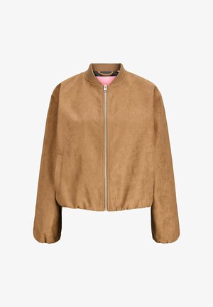 Brązowa bomberka z zamszu z kołnierzem stójką, przednim zamkiem błyskawicznym, elastycznymi mankietami i dołem. Posiada dwie boczne kieszenie oraz różową podszewkę.