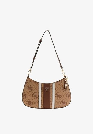 Sac à épaule marron Guess avec motif monogramme, rayures verticales marron foncé et blanches, bandoulière ajustable, et pendentif logo doré.