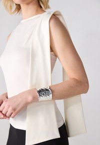 Thumbnail Image 6