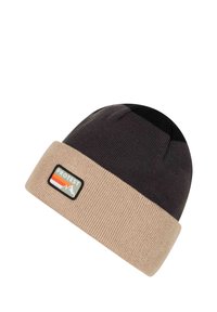 Gebreide beanie met een zwarte bovenkant en een beige omgeslagen rand. Kenmerkt een geborduurd logopatch met een berg- en gestreept kleurontwerp.