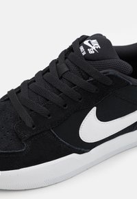 Nike SB Matalavartiset tennarit - black