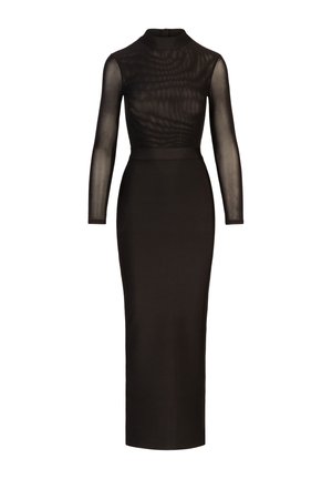 Zwarte jurk met een aansluitende silhouet, lange doorschijnende mouwen, hoge hals en een contrasterend doorzichtig bovenlichaam met subtiele textuur.