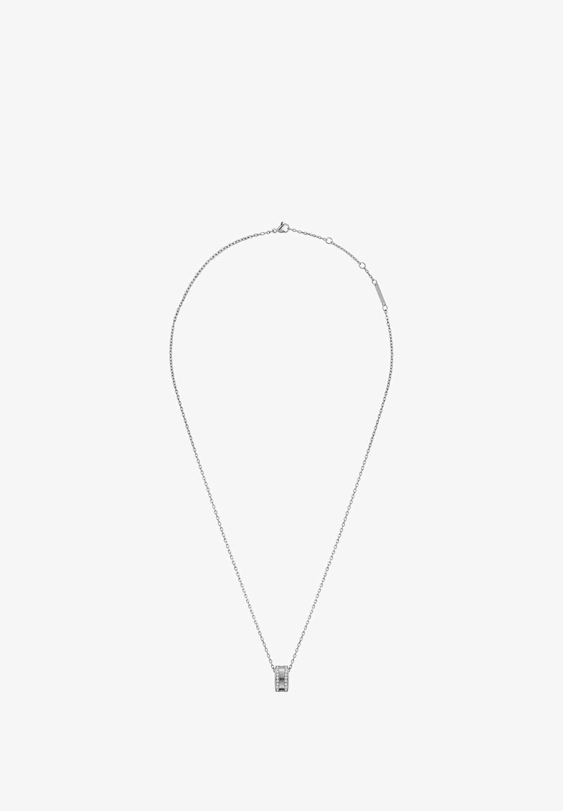 Stříbrný řetízek s obdélníkovým přívěskem zdobeným malými čirými kameny. Jednoduchý design s lesklým povrchem a nastavitelné délky.