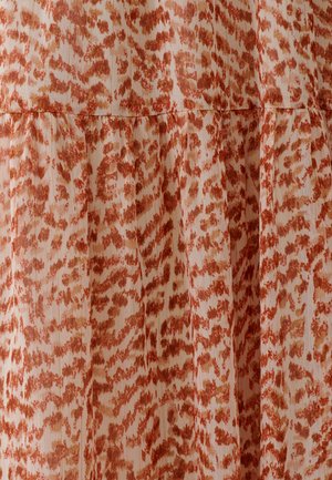 Lahkoten, prosojni material s breskevasto osnovo in razpršenimi rjavimi abstraktnimi vzorci. Ima naborke za dodano teksturo.