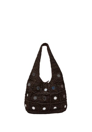 Sac à épaule en crochet brun foncé avec des motifs carrés ornés d'accents miroirs circulaires réfléchissants espacés de manière régulière.