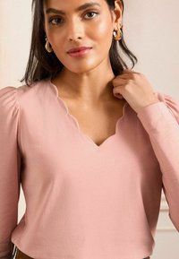 Love & Roses REGULAR FIT - SCALLOP NECK LONG SLEEVE  - Majica z dolgimi rokavi - blush pink