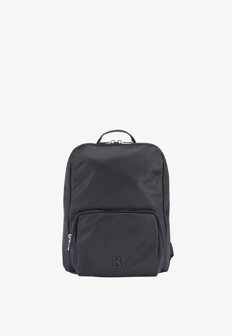 Sac à dos en nylon noir avec une forme arrondie, doté d'une poche zippée à l'avant et d'un logo en relief. Texture lisse et design minimaliste.