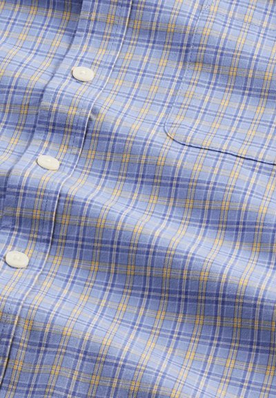 Bawełniana koszula zapinana na guziki, z wzorem w niebiesko-żółtą kratę, z pojedynczą kieszenią na piersi i białymi guzikami. Miękka faktura.