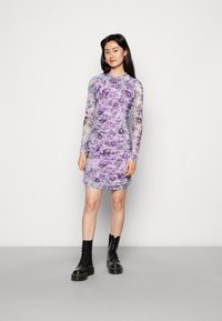 NIKKIE FLOWER DRESS - Vestido de cocktail / Vestido de festa - lilac/black