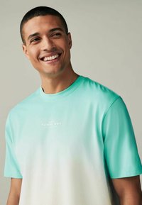 Next DIP DYE REGULAR FIT - Triko s potiskem - mint green