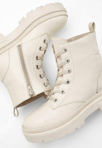 bonprix Stivaletti stringati - beige