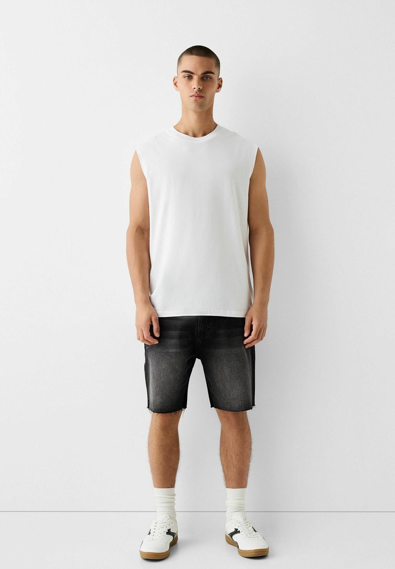 Bershka Shorts vaqueros negro