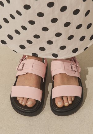 Next, REGULAR FIT - BUCKLE DETAIL CHUNKY FOOTBED SANDALS  . - Riemensandalette - pink