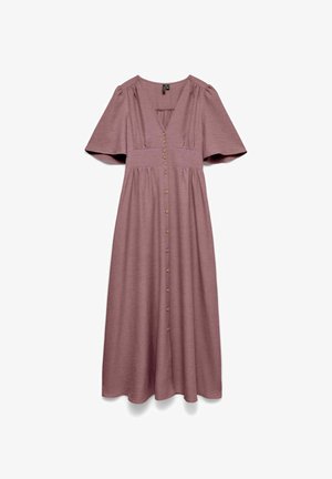 Robe midi mauve à boutons, manches courtes volantées, encolure en V, taille cintrée et tissu texturé sur fond blanc.