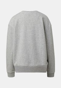 Szara bluza z okrągłym dekoltem, opuszczonymi ramionami oraz ściągaczami na mankietach i u dołu, wykonana z miękkiej, teksturowanej tkaniny.