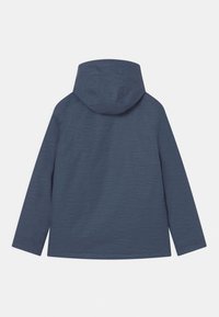 Marineblaue Kapuzenjacke mit langen Ärmeln, sichtbarer subtiler Textur und geradem Saum, von hinten auf einem weißen Hintergrund gezeigt.