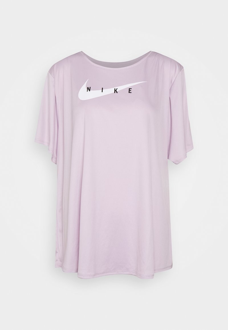 Camiseta Nike de color púrpura claro con mangas cortas, ajuste holgado, cuello redondo y un prominente logo Swoosh blanco con letras negras.