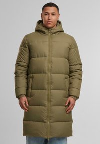 Urban Classics LONG PUFFER - Vinterkåpe / -frakk - tiniolive