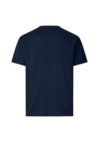 Camiseta azul marino con cuello redondo y mangas cortas. Tejido liso sin patrones ni adornos, que presenta un diseño simple y clásico.