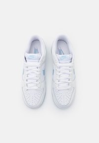 Nike Sportswear DUNK RETRO - Sneakers basse - white/light armory blue/summit white