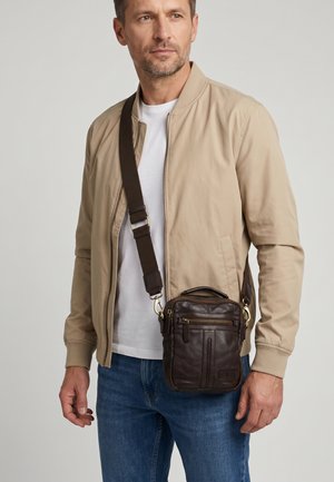 VENEZIA, CROSS BODY BAG - Skuldertasker - dark brown