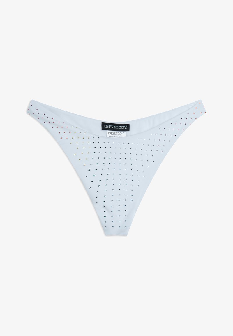 Vaaleansininen stringi, joka on valmistettu kankaasta ja jossa on pieniä reikiä sisältävä kuvio. Reunoilla on ripoteltuina värikkäitä strasseja.