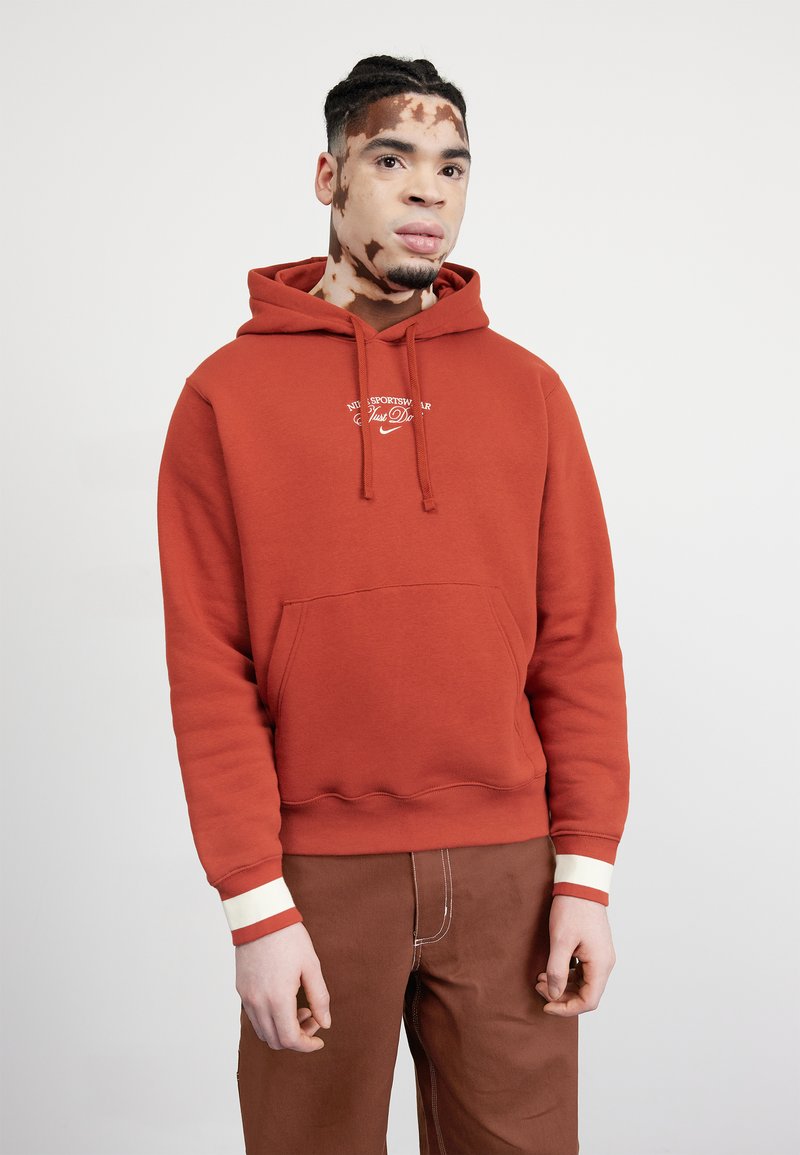 nike-sportswear-trend-sweatshirt-rugged-orange-orange-chin