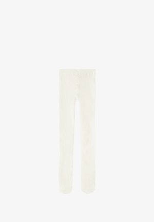 Ribbet hvide leggings lavet af blødt materiale, med en tætsiddende pasform og en knapdetalje i taljen.