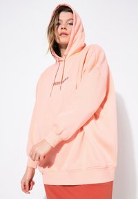 Studio Untold Luvtröja - coral